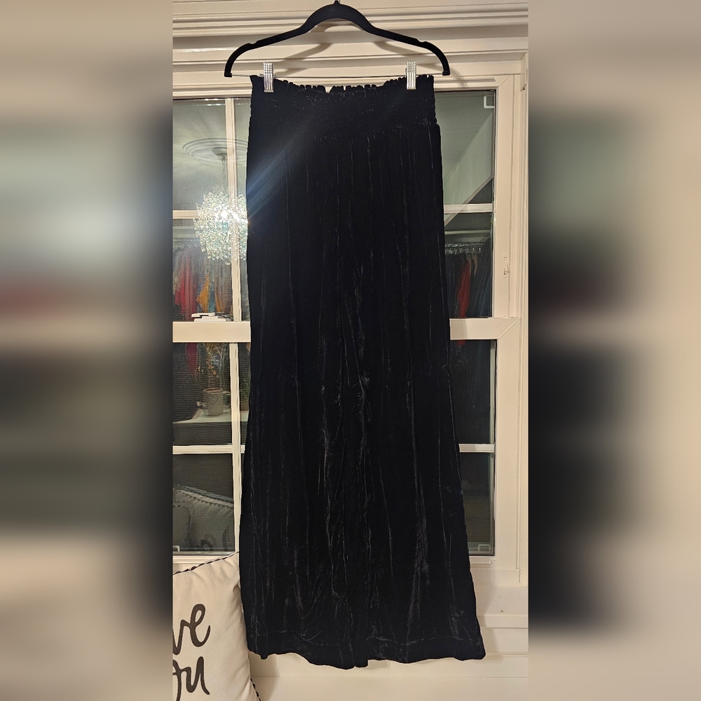 Nwot. Medium Anthropologie velvet pants